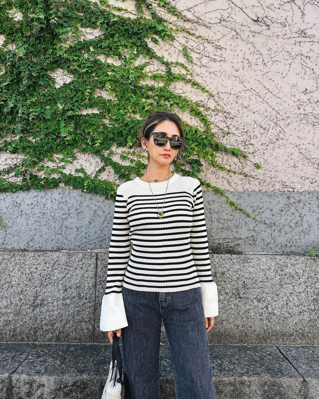esutoreja_risaribonさんのインスタグラム写真 - (esutoreja_risaribonInstagram)「今週の新作になります❣️ 袖がフレアになっているので着てるだけで可愛い！🥵 . サロペットもスウェードなのがまた更に可愛い…🥵 .  .  .」10月9日 20時05分 - esutoreja_risaribon