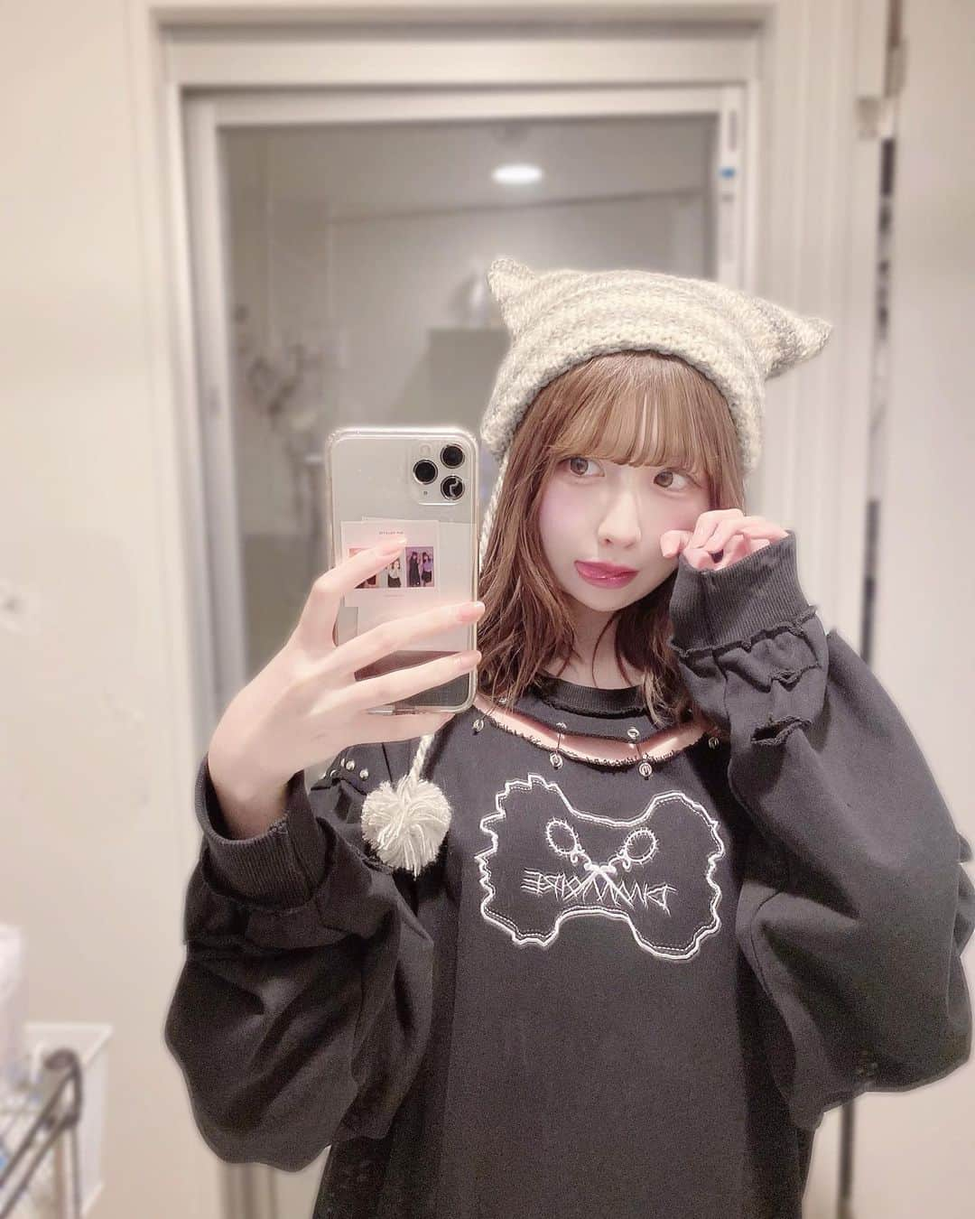 宮内凛さんのインスタグラム写真 - (宮内凛Instagram)「. . このトレーナーかわいくない？🖤」10月9日 19時58分 - miyauchi_rin