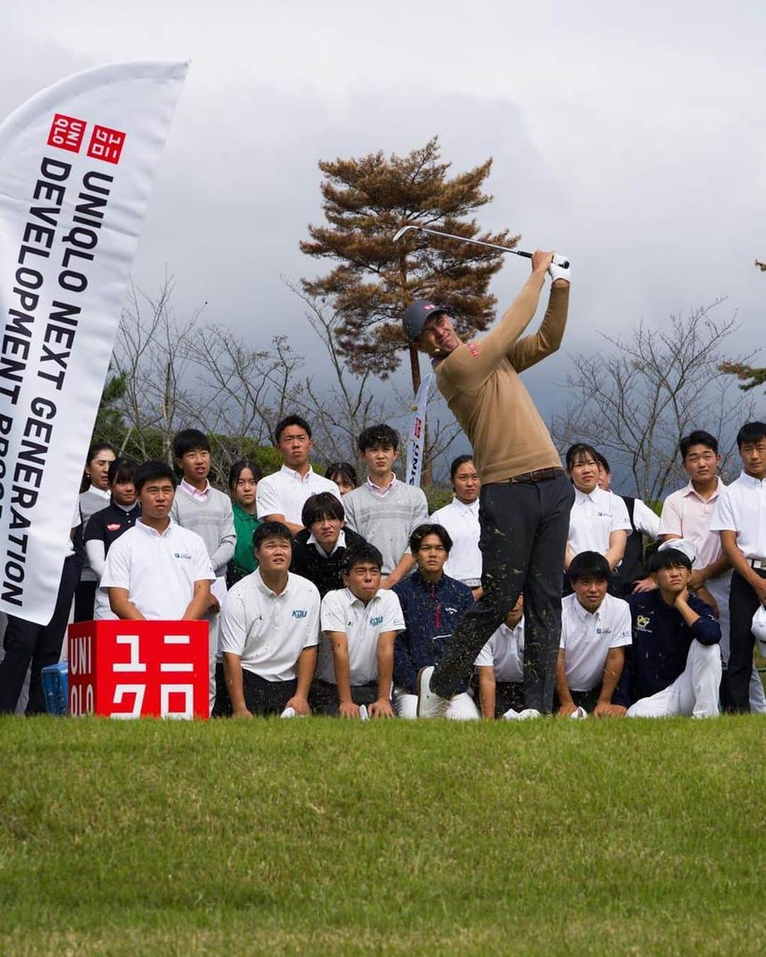 アダム・スコットのインスタグラム：「Future Golfers Seminar 2023 with Adam Scott Highlight photos📷  Thank you very much for all junior players to join this seminar👏🏼We look forward to seeing you again🏌️  写真で振り返る「Future Golfers Seminar 2023 with Adam Scott」⛳️  アダム•スコット選手や、ジュニア選手にも、笑顔あふれる充実したイベントとなりました😄  #UNIQLO #ユニクロ #Lifewear #ライフウェア #adamscott #GoAdam」