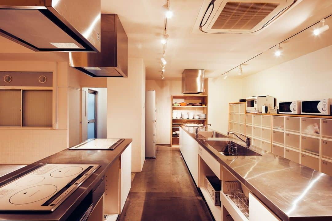 hotelgraphynezuさんのインスタグラム写真 - (hotelgraphynezuInstagram)「Looking for a hotel with a large and fully equipped kitchen ?⁠ ⁠ HOTEL GRAPHY NEZU offers a suitable environment for those who would like to cook some and save extra money during their trip to Japan.⁠ ⁠ Enjoy cooking and sharing a nice dinner with your newly made friends at the 1st floor Lounge.⁠ ⁠ --------------⁠ ⁠ 大きくて設備の整ったキッチンのあるホテルをお探しですか?⁠ ⁠ ホテルグラフィー根津は、日本国内旅行中に自炊をしたり節約したい人に最適な環境を提供します。⁠ ⁠ 1階のラウンジでは、新しくできた友人と料理をしたり、素敵なディナーを楽しんだりできます。⁠ ⁠ ⁠ ⁠ .⁠ .⁠ .⁠ #explorelively #lifestylehotel #hotelgraphynezu⁠ ⁠ #fullyequippedkitchen #kitchen&bar #tokyohotel #tokyohostel #hostellife ⁠#tokyolife #tokyojapan #hotelkitchen #staycation #hotellounge #nezu #sharedkitchen #createandconnect #instatravel⁠ #ホテルグラフィー根津 #東京ホテル #東京ホステル #東京 #ホテル#ライフスタイルホテル #キッチンスペース #ゲストハウス #谷根千 #根津 #谷中 #ホテルキッチン #インスタトラベル⁠」10月9日 20時00分 - hotelgraphy_nezu