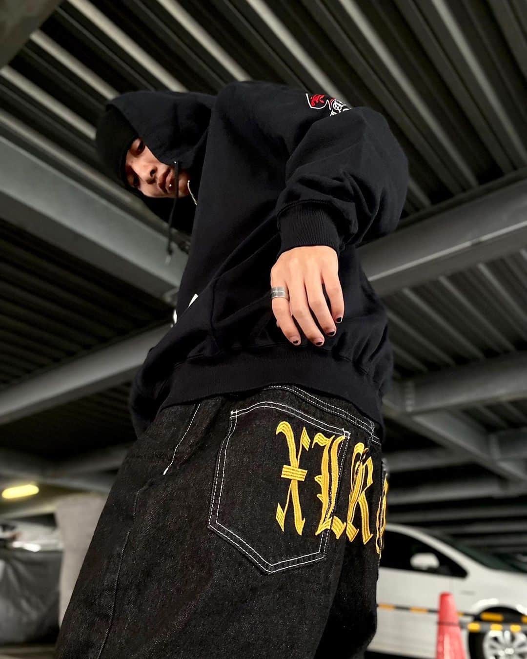 XLARGE®︎ SNAP XLARGE®︎ official SNAP instagramさんのインスタグラム写真 - (XLARGE®︎ SNAP XLARGE®︎ official SNAP instagramInstagram)「@skinzbadboi #xlosaka  - OLD ENGLISH LOGO ZIP HOODED SWEATSHIRT  - OLD ENGLISH LOGO DENIM PANTS #xlarge #xlargejp #xlarge_snap #エクストララージ」10月9日 20時00分 - xlarge_snap