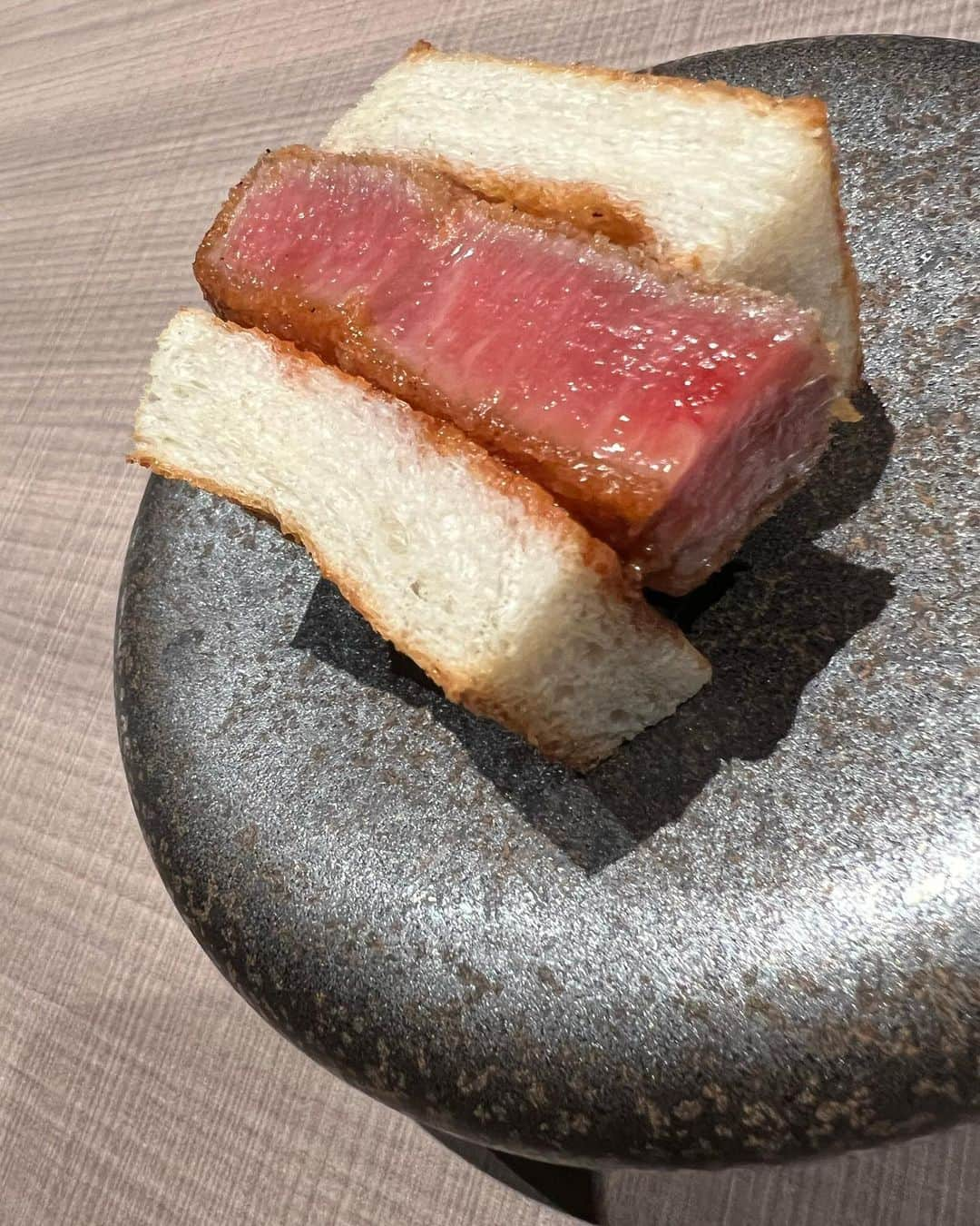 山下智久さんのインスタグラム写真 - (山下智久Instagram)「食欲の秋。って事で最近食欲旺盛です:)  These have been my food adventures as of lately.  In japan, autumn is the best time for eating saury fish. Definitely try it sometime!  #秋刀魚 #ランチ #ナン」10月9日 20時01分 - tomo.y9