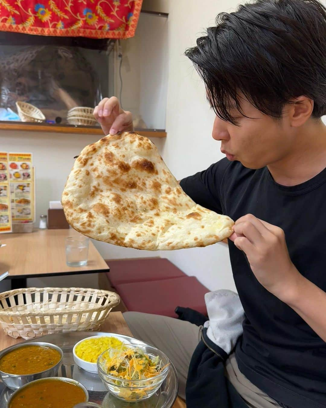 山下智久さんのインスタグラム写真 - (山下智久Instagram)「食欲の秋。って事で最近食欲旺盛です:)  These have been my food adventures as of lately.  In japan, autumn is the best time for eating saury fish. Definitely try it sometime!  #秋刀魚 #ランチ #ナン」10月9日 20時01分 - tomo.y9