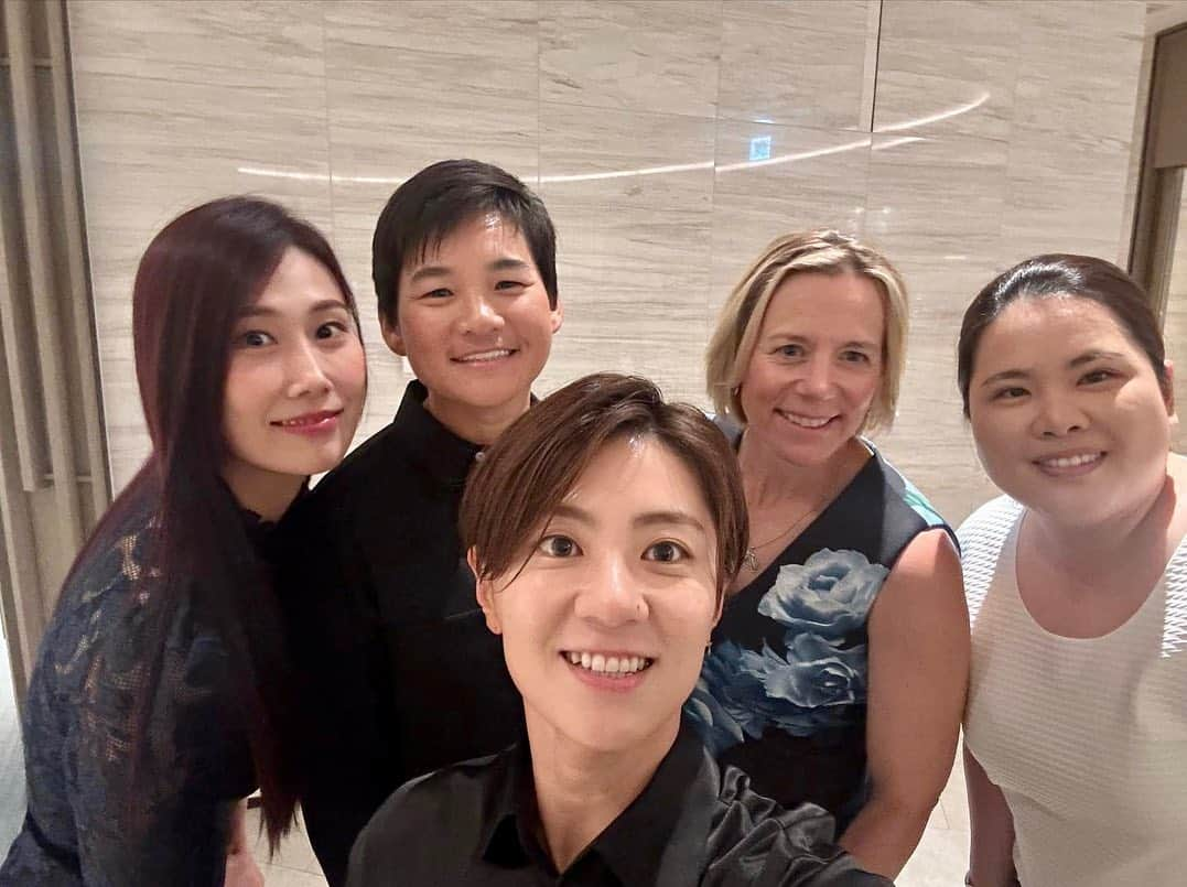 ヤニ・ツェンのインスタグラム：「Exciting to be here again, So happy to see and catch up with my old friends! 😊   #seripakworldmatch  #busan」