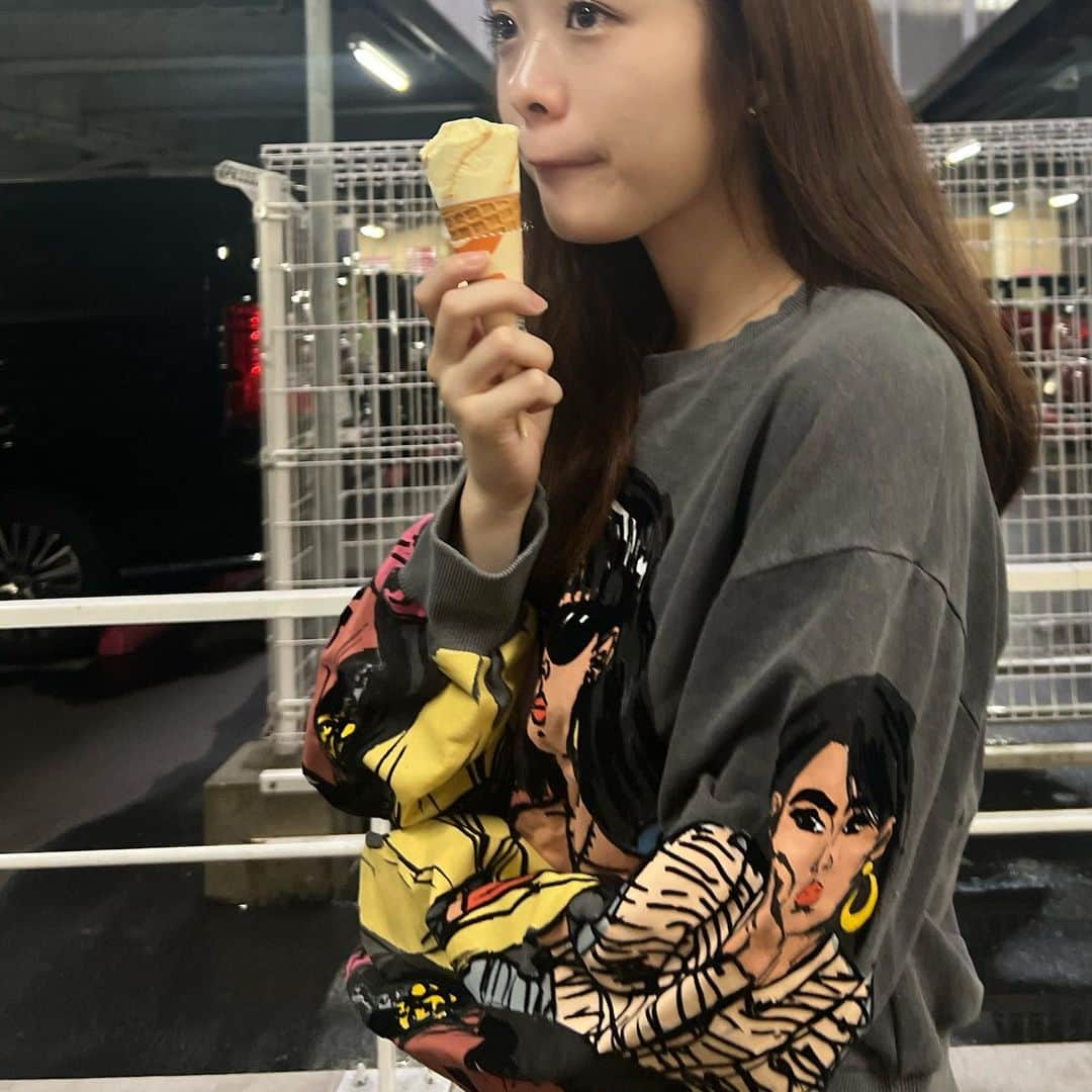 白川蘭珠さんのインスタグラム写真 - (白川蘭珠Instagram)「.  寒すぎるのにアイス🍦」10月9日 20時12分 - ranju_nishihara