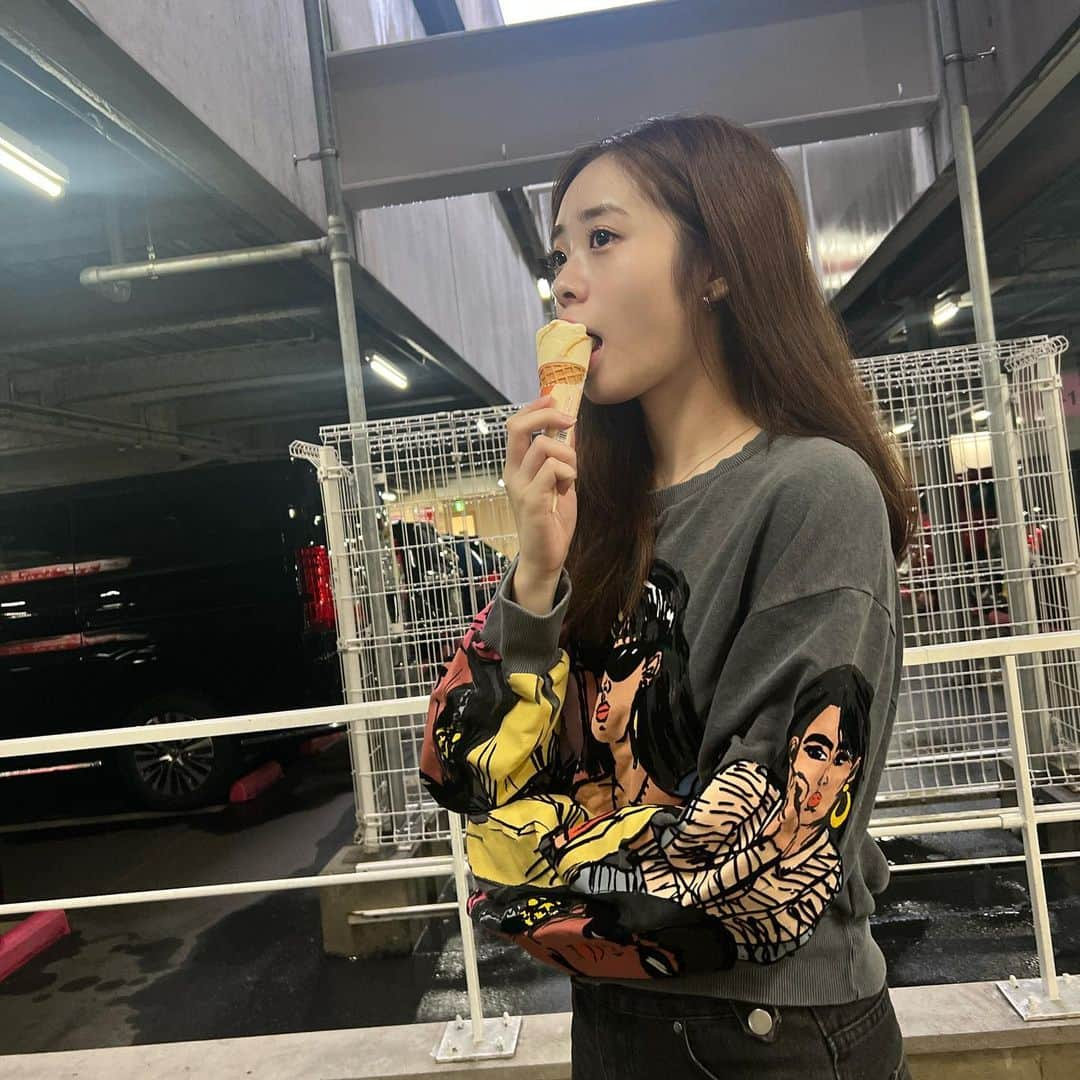 白川蘭珠さんのインスタグラム写真 - (白川蘭珠Instagram)「.  寒すぎるのにアイス🍦」10月9日 20時12分 - ranju_nishihara