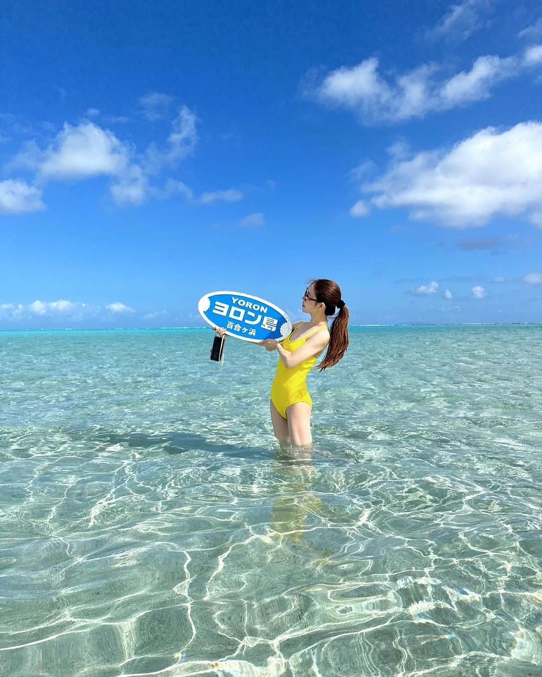 美沙さんのインスタグラム写真 - (美沙Instagram)「💛🩵💛🩵 yellowの水着にしてよかった💛 映え💛 綺麗すぎて見返しても幸せが溢れる🩵  #百合が浜 #幻の島 #与論島 #ヨロン島 #女子旅」10月9日 20時18分 - misa0623r