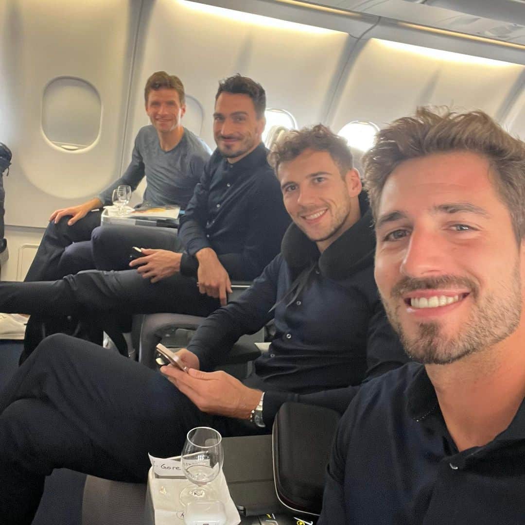 マッツ・フメルスのインスタグラム：「Kleiner fotografischer @dfb_team Auftakt 🇩🇪」