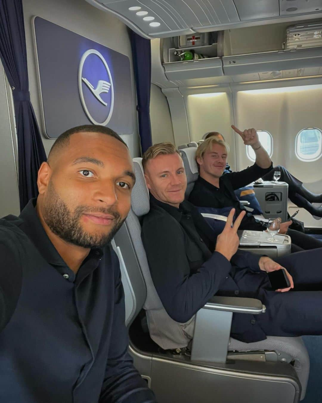 ベルント・レノさんのインスタグラム写真 - (ベルント・レノInstagram)「Off to the US 🇺🇸🇩🇪」10月9日 20時29分 - berndleno1