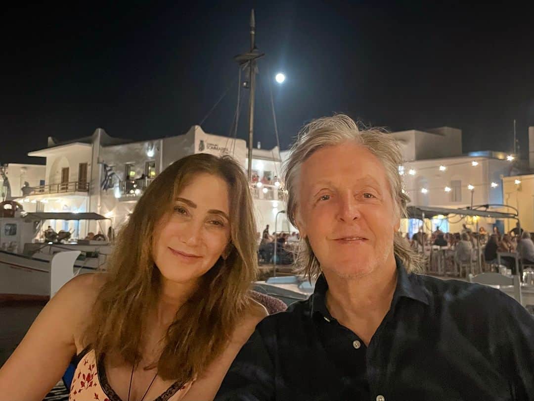 のインスタグラム：「Happy anniversary to my lovely wife, Nancy.  Let’s have a great one - Paul 💘」