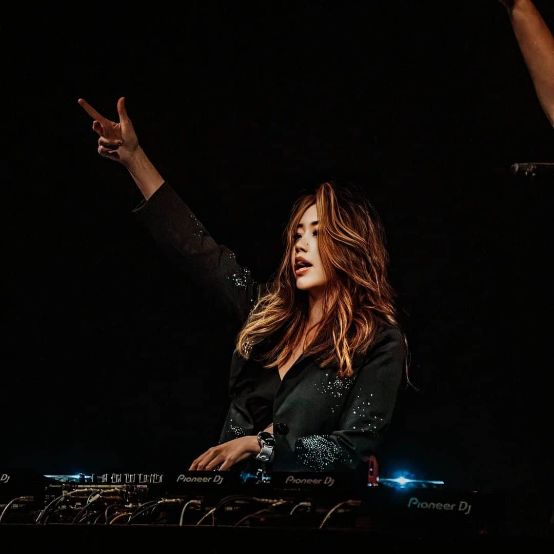 Nicole Chenさんのインスタグラム写真 - (Nicole ChenInstagram)「Oct DJ Tour dates and location will be announced soon!  " Blame " music release party!  Are you excited! #djane #djtour #music #newrelease #新的音乐 #femaledj」10月9日 20時30分 - nicolechen.tv