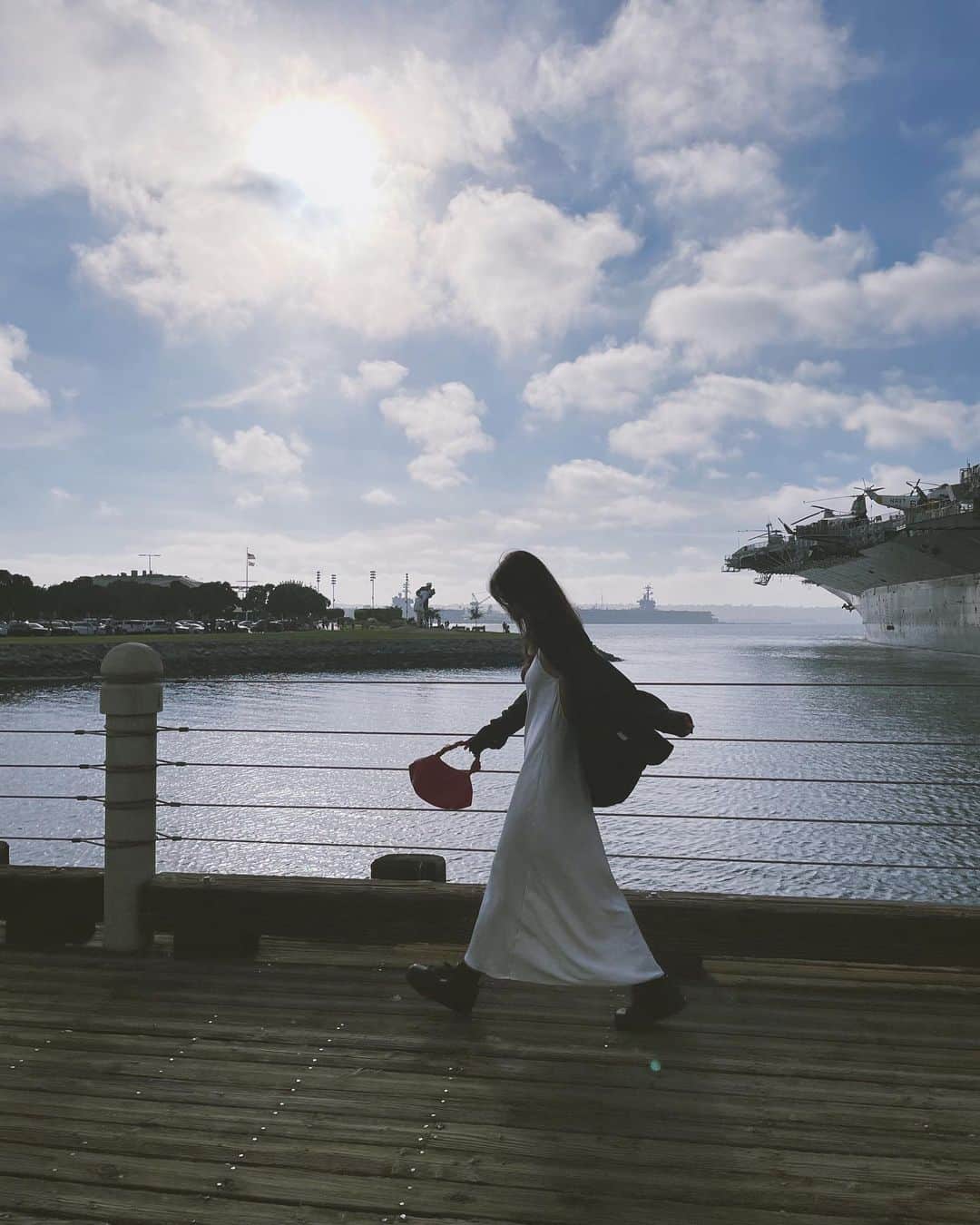 加治ひとみのインスタグラム：「自分をちっぽけに感じたら その旅はきっと正しい  あなたはこれから成長できると 自分で気付いているのだから💛 . . .  If the journey makes you feel you are tiny, that experience is significant in your life because you will find you are in progress.📖💛」