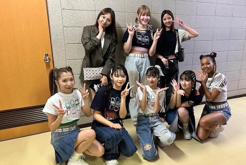 和田まあやさんのインスタグラム写真 - (和田まあやInstagram)「Little Glee Monsterのライブにまいちゅんと行ってきたよー✨ 歌声！！やっぱり感動しちゃう🥺そしてダンスもかっこよくて！MCは可愛らしくてあっという間のライブでした❣️ かれんが友達で、その繋がりでまいちゅんとかれんでカラオケしたりする仲です😹贅沢😍 まいちゅんとライブ終わり5時間越えのお店閉まるまでご飯食べて沢山お話しした！楽しかったね😆 #お揃いの帽子 #肌見せデニム🫣」10月9日 20時35分 - wada_maaya_official