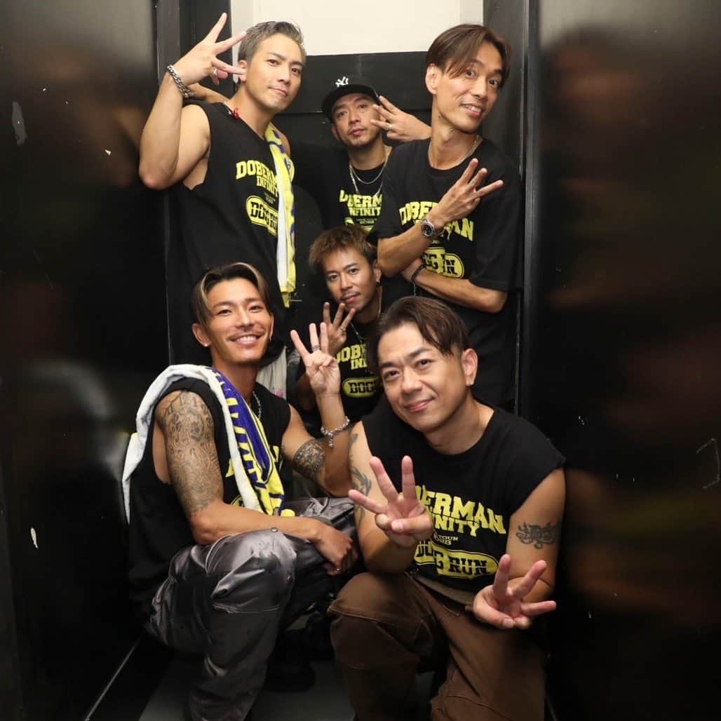 DJ HALのインスタグラム：「Dogg Run 2023 三重公演🔥 今回の公演で一番キャパが小さい箱でしたが 全員のパワーをフルに感じれた最高の公演でした🤝🏾 新たに曲を追加したり、Outro伸ばして煽り入れたり リニューアルしたLive House Set バチクソ盛り上がった🔥 めちゃくちゃ歌ってくれるじゃないですか‼️  みんなの一体感と全力な気持ちがバシバシ伝わりました🙌🏾 みんな本当にいい笑顔してましたよー ありがとうございました😌  サウナは時間なくて行けませんでした😇  色々現地情報送ってくれたみんなありがとう！  Next....広島🔥かましーので 夜渋谷でDJして朝からFesです😱  体調管理だけはしっかりして挑みたいと思います！ 寒くなってきて体調壊しやすい季節なので みんな体調管理気をつけてくださいね^_^  See U Soon👌🏾  #dobermaninfinity #三重　#四日市」