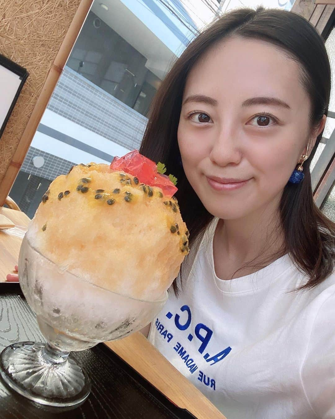 沢井美優のインスタグラム：「夏のおわりっていうかき氷🍧 すこし前にいただいたのだけど 味覚が記憶を刺激する感覚？ 夏のおわりの味なんてわからないのに あ、夏のおわりだ。って味がしたの🎐  面白い感覚でした☺️ もちろんとても美味しかったです✨  もう秋ですね🍂  #沢井はかき氷です #🍧  #かき氷 #かき氷大好き  #かき氷は人を幸せにする #🧡　 　 #笑顔溢れる毎日を  #明日もきっと素敵な一日 #🍀」