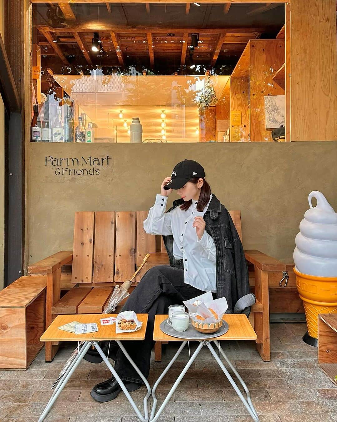横田亜美のインスタグラム：「. 代々木カフェ巡り☕️ . 今日は寒かったので アウターデビューです🦊🍁 . そしてそして 今日はご招待頂き、 『Today‘s Woman』へ💞 . 果敢に挑む出場者の方々は キラキラ輝いていたし 私も刺激を受けました🫨🫧 . 今日のコーデは トップス、ボトムス @shein_japan 🍂 . 👔 21696184 Mサイズ着用 . 👖 3111052 Sサイズ着用 . #158cm . クーポンコード 「TW23」 有効期限：2023年10月30日迄 割引率：0〜 5,999円（税込）15%OFF、 6,000円（税込）〜 20%OFF 良かったら使ってね☑️ . . #PR #SHEIN #SHEINforall #besheinモデル #farmmarket #代々木 #代々木上原 #代々木上原カフェ #代々木カフェ #代々木上原グルメ #新宿カフェ #東京カフェ #東京カフェ巡り #東京カフェ部 #デニムコーデ #デニムジャケット #デニムパンツ」