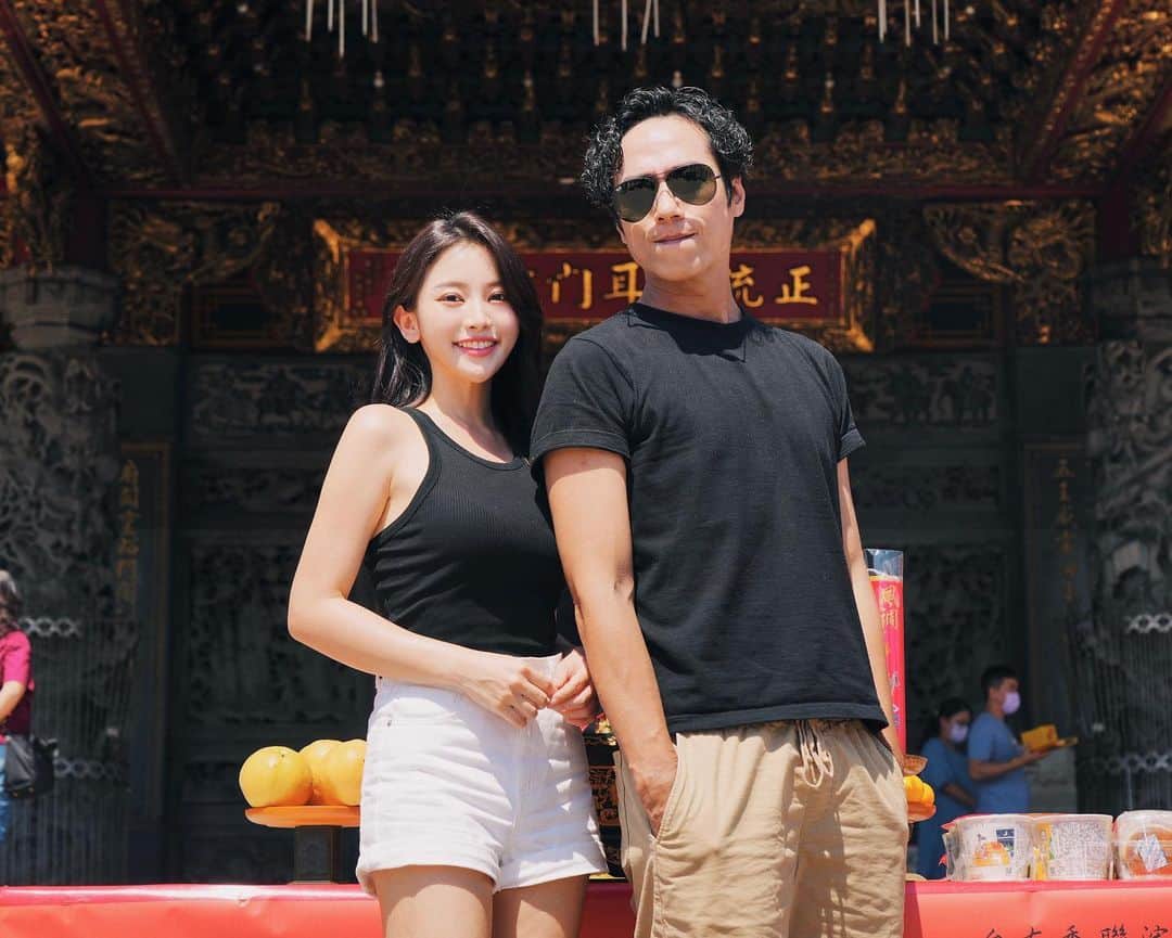 蔡瑞雪（Ruixue Tsai）のインスタグラム：「開鏡大吉🎬🤍  #回憶暫存事務所 開張了٩(˃̶͈̀௰˂̶͈́)و - 希望在台南拍攝都能順心順利 謝謝導演&劇組團隊🙏🏻  有人可以推薦台南的美食、咖啡廳嗎？🥹」