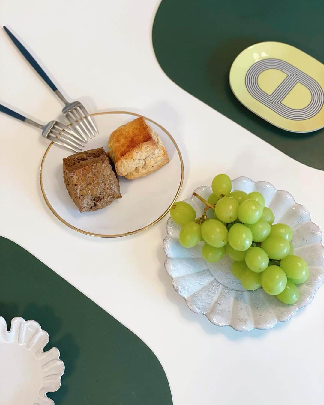 ハンナミのインスタグラム：「🍇🍪🍴🏡」