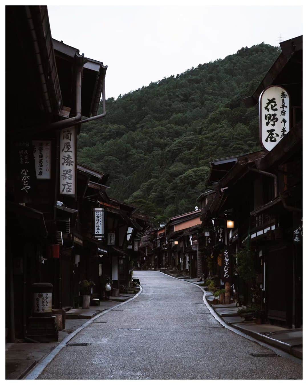 Takashi Yasuiさんのインスタグラム写真 - (Takashi YasuiInstagram)「Nagano 🍡 August 2022  #奈良井宿 #USETSU #USETSUpresets #unknownjapan #explorejapan #hellofrom #widenyourworld  #createexploretakeover #passionpassport  #MadeWithLightroom #vscofilm #huntgram #hbouthere #hbweekends #photocinematica #SPiCollective #ASPfeatures #reco_ig #TakashiYasui」10月9日 20時55分 - _tuck4