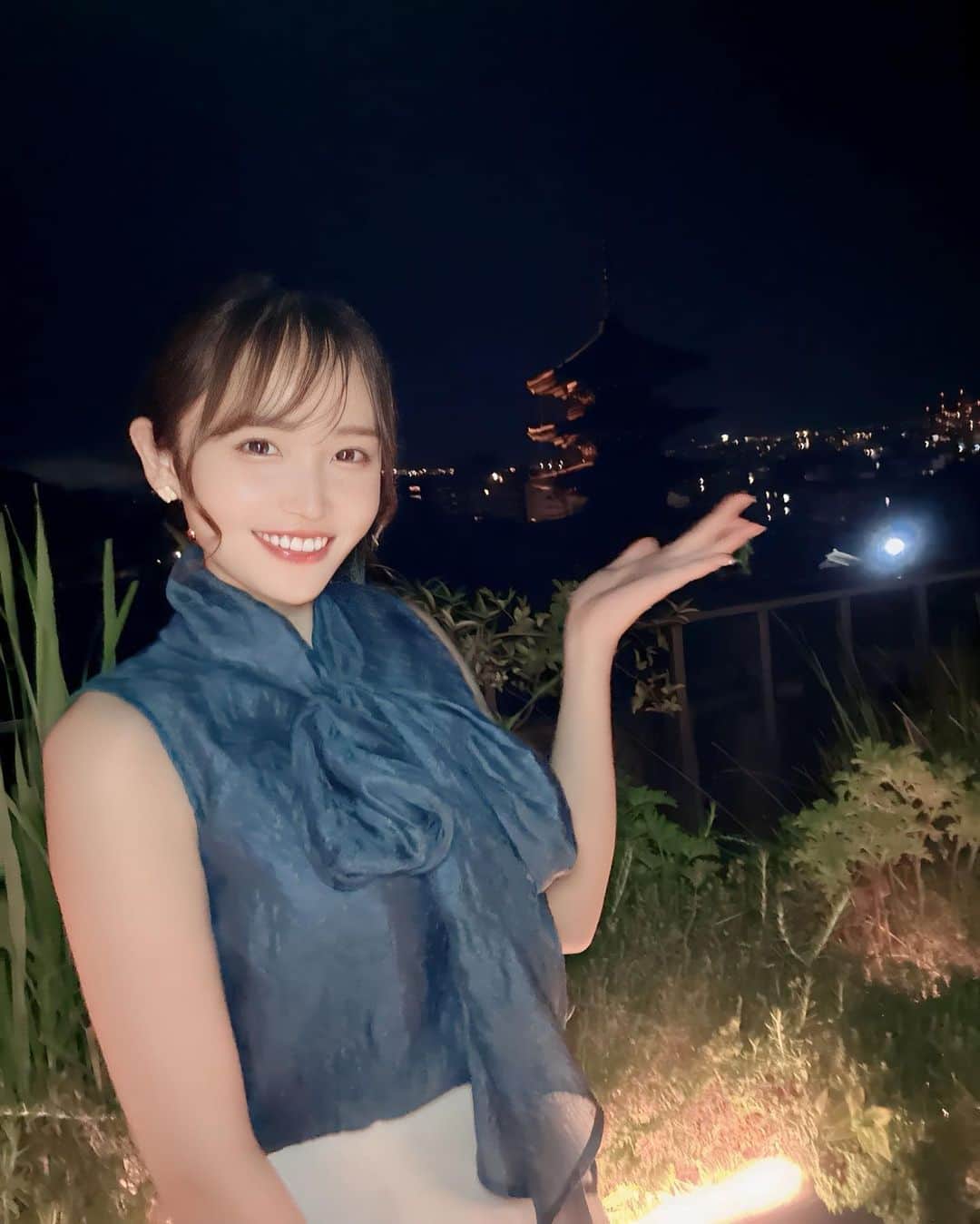 ぷーちゃんのインスタグラム：「🐶🍯  まだ載せてなかった写真📸  後ろにうっすら塔が見える😂  #京都#k36#清水寺#京都グルメ #京都観光」