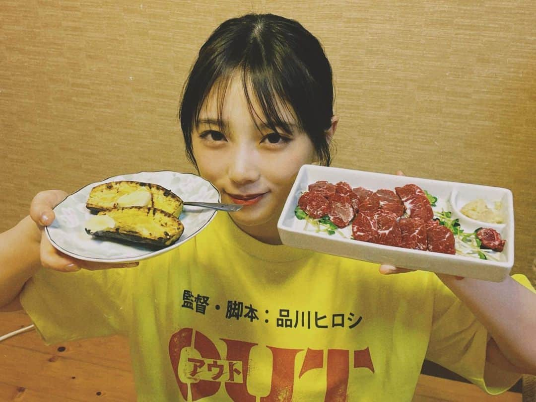 与田祐希のインスタグラム：「昨日久々に福岡で家族とごはんに行けました！ たらふく食べた〜 弟がスタバ奢ってくれた🥸」