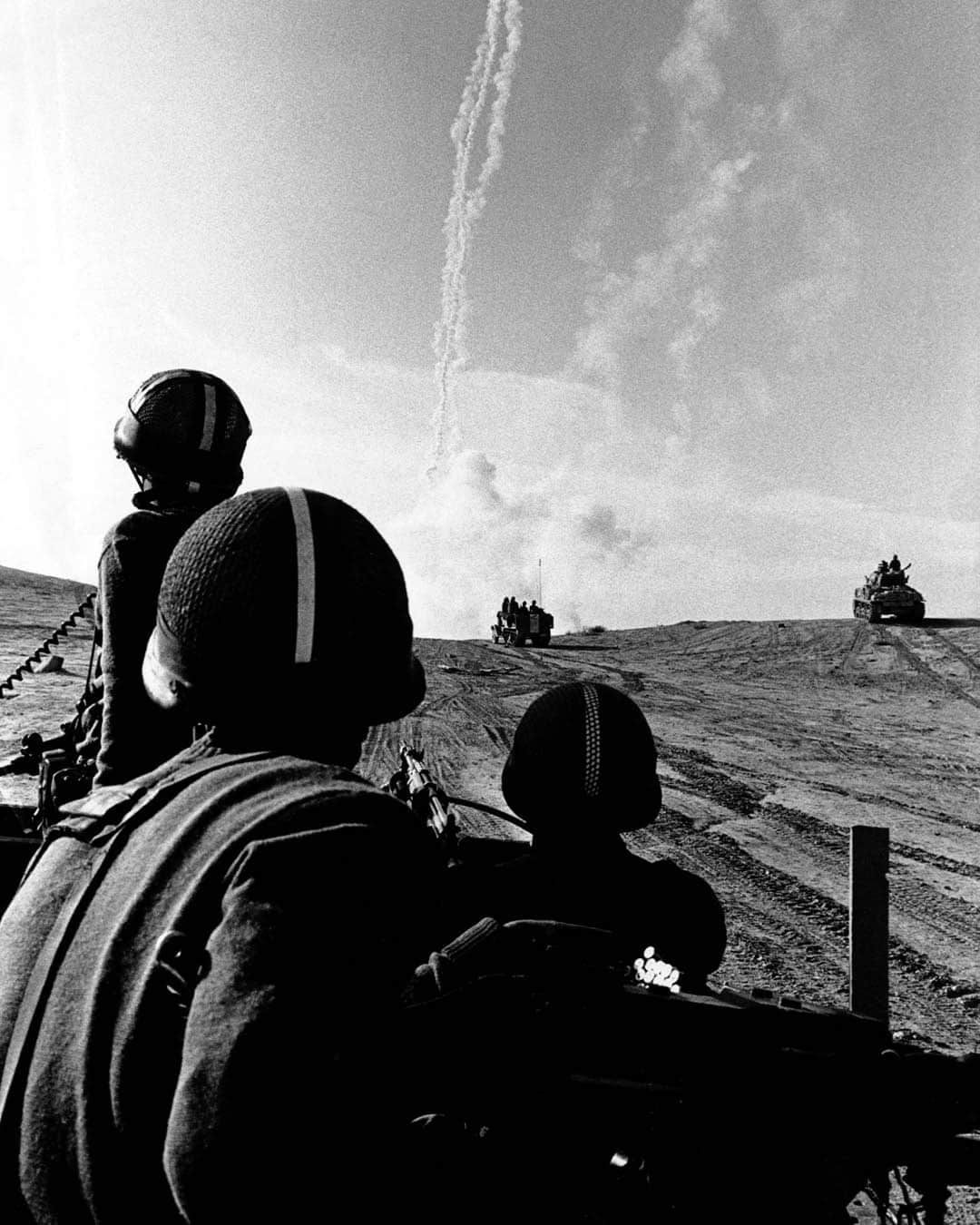 Magnum Photosのインスタグラム：「Hamas launched a large-scale attack against Israel from the Gaza Strip on Saturday, October 7, a day after the 50th anniversary of the start of the Yom Kippur War, also known as the 1973 Arab-Israeli War.⁠ ⁠ On October 6, 1973, Egypt and Syria launched a surprise attack on Israeli positions in the Sinai Peninsula and Golan Heights. Magnum photographers @michabaram.archive, @leonardfreed, @abbas.photos and Bruno Barbey closely documented the ensuing 19-day armed conflict between Israel and a coalition of Arab states led by Egypt and Syria.⁠ ⁠ Hamas began this weekend’s attack with a barrage of rockets while militants crossed the border into Israel, killing and taking civilians and soldiers hostage. Israel has since formally declared war, responding with heavy airstrikes and cutting off electricity in Gaza. Both sides have suffered hundreds of casualties.⁠ ⁠ PHOTOS (left to right): ⁠ ⁠ (1) Israel Army in Sinai Desert. Israel. 1973.© @leonardfreed / Magnum Photos⁠ ⁠ (2) Egyptian troops crossing the Suez canal during the war with Israel.  Fardan. Egypt. 1973. © @abbas.photos / Magnum Photos⁠ ⁠ (3) The body of a dead Palestinian from the Saika Corps of the Syrian Army Brigade. Israel/Syria. October 13, 1973. © @abbas.photos / Magnum Photos⁠ ⁠ (4) Israeli forces advancing with rocket fire toward the Suez Canal. 1973. © @michabaram.archive / Magnum Photos⁠ ⁠ (5) 34 Israeli soldiers taken prisoner by Syrians are carried away on trucks. Their hands are bound and they are blindfolded to be presented to the international press. October 15, 1973. © Bruno Barbey / Magnum Photos⁠ ⁠ (6) Israeli units making their way to Damascus (Syria) stop with their tanks and guns for traditional prayers. October 16, 1973. © @leonardfreed / Magnum Photos⁠ ⁠ (7) Israeli forces on their way to the "Budapest" stronghold, a code name for the northernmost stronghold on the Bar Lev line. North Sinai. October 1973. © @michabaram.archive / Magnum Photos⁠ ⁠ (8) Israeli Defense Minister Moshe Dayan. Israel/Syria. October 11, 1973. © @abbas.photos / Magnum Photos⁠ ⁠ (9) Silhouettes of Israeli soldiers during fighting in the desert. Sinai October 1973. © @michabaram.archive / Magnum Photos」