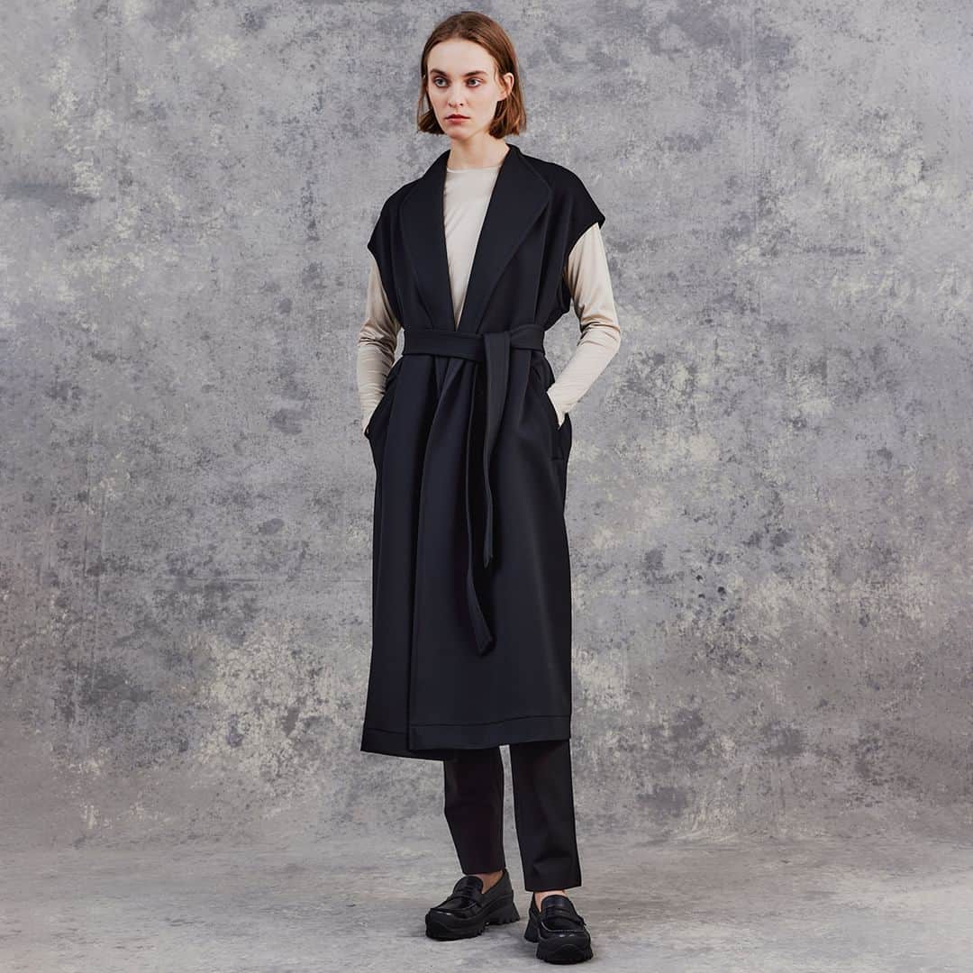 Double Standard Clothingのインスタグラム：「. NEW ARRIVAL OSLOW 2023 AW COLLECTION  [OUTER] OSLOW / ダンボールジレ price. 154,000円(税込) color. ブラック size. 36  ------------------------------------------ #doublestandardclothing #tokyo #corcovardo #DSC #sov #nightstore #fashion #ootd #2023aw」