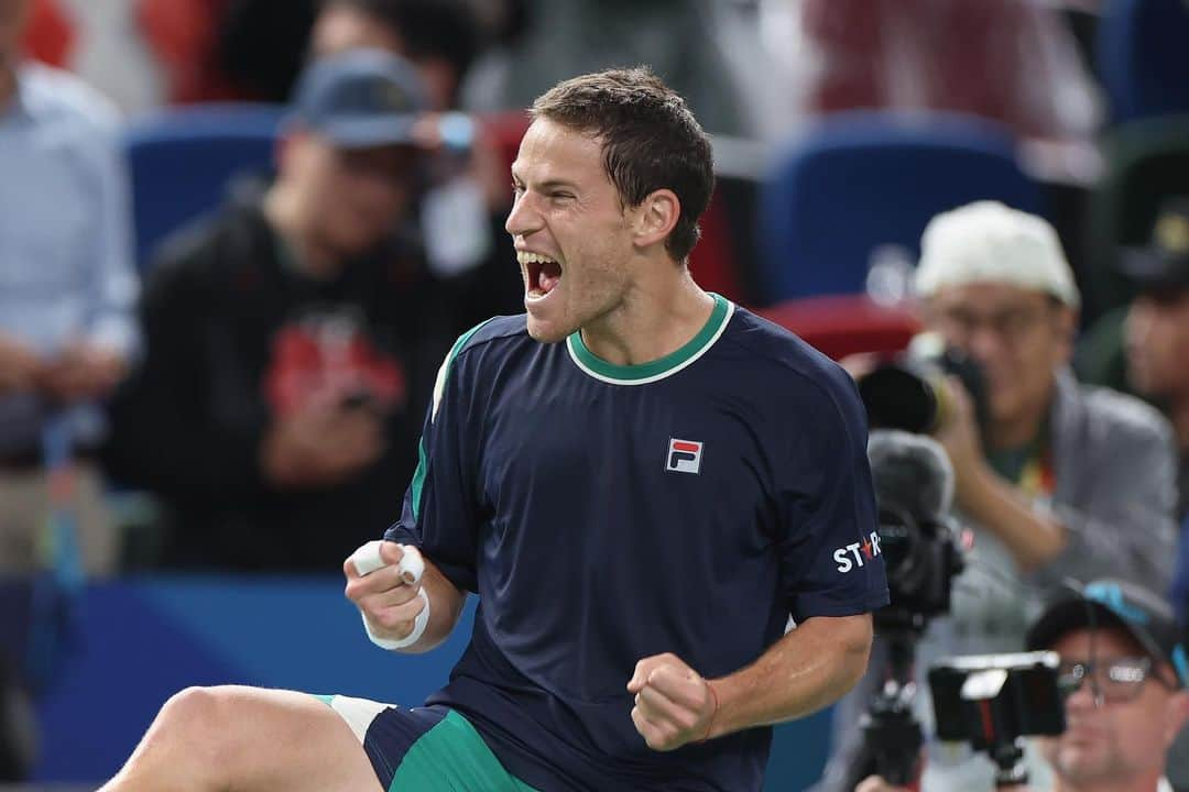 ディエゴ・シュワルツマンのインスタグラム：「A 4ta ronda!!! Vamos carajo ✅🎾👊🇨🇳❤️ @rolexshmasters」