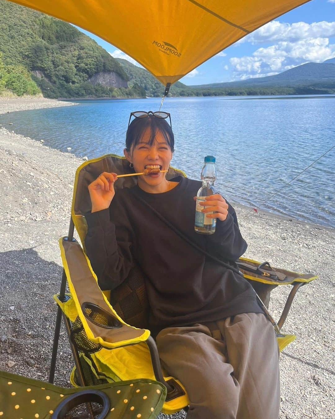 志田彩良のインスタグラム：「デイキャン！！ たくさん作って食べて最高でした🏕️  (※風に吹かれて前髪が乱れております🙇🏻‍♀️笑)」