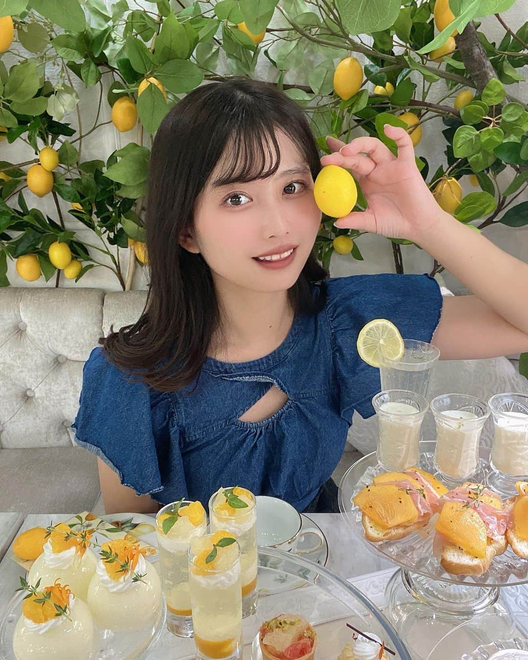 佐藤かれんさんのインスタグラム写真 - (佐藤かれんInstagram)「レモン〜〜レモンのお菓子って大好き、美味しいよね  何系が好き？  #オートクチュールカフェ #表参道カフェ #アフタヌーンティー #アフヌン #アフヌン好きな人と繋がりたい #grl購入品 #ヌン活 #ヌン活好きな人と繋がりたい #表参道アフタヌーンティー #hautecouturecafe #cake #afternoontea #表参道グルメ #女子大生の日常」10月9日 21時05分 - berobero_baaa