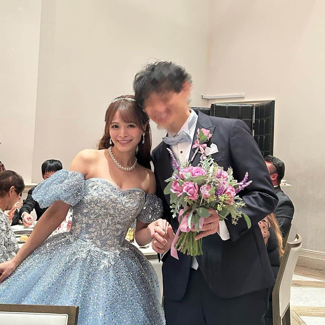 西村ケリーさんのインスタグラム写真 - (西村ケリーInstagram)「昨日は大好きな めぐ✨　@me_haruna.02 の結婚式に参加させて頂きました👰‍♀️💍 ずっと楽しみにしてたし、なるべく泣かないように頑張ったのに 泣きすぎて帰る頃には頭痛が🤦‍♀️笑　  幸せな姿のめぐがとにかく綺麗で素敵すぎる式でした💓 めぐ！！ずっと幸せにね✨☺️ 色んなことを共にした友達の晴れ舞台は本当に心に響くものがありますね🥺  これからもよろしくね！  そしてグラチア フットサル部⚽️のみんなと同じ席でこれもまた楽しくてみんなでワイワイしてました🙆‍♀️✨  仲良しの子たちにも会えて幸せな空間でした❤️  #結婚式　#👰‍♀️ #💒　#weeding #weedingdress  #セントグレース大聖堂  #心からおめでとう #青山セントグレース大聖堂  #matrimonio #💍」10月9日 21時08分 - kellynishimura8