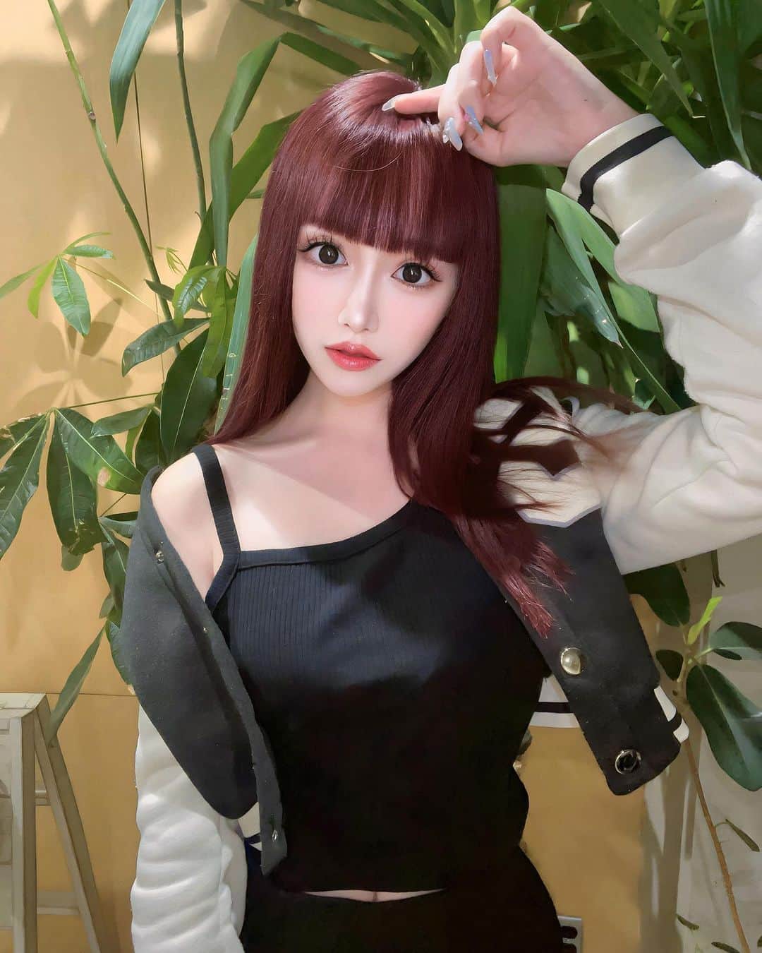 ちあきんぐさんのインスタグラム写真 - (ちあきんぐInstagram)「@a_clinic_shinjuku で 長谷川先生　@aclinic_harsegawa に 【1day小顔脂肪吸引】をしていただいてから2週間がたったよ💆🏻‍♀️🪡  ツッパリ感や痛みも気にならなくなってきたし ぼやっとしていたフェイスラインが どんどん綺麗になってきてる🫶🏻 特にエラ下吸引したところがスッキリ😳 顔痩せに悩んでる人や 輪郭のボヤっと顔を改善出来ます🩷  術中の痛みも0で痛みに弱い人も安心かと🤙🏾 私はうとうとしてた笑 これからもやっぱり糸リフトは定期的に やっていきたいな🩷」10月9日 21時09分 - chiaki_ing