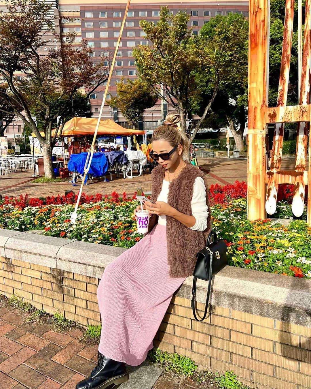草野春香さんのインスタグラム写真 - (草野春香Instagram)「.  今年も @mite__official の ファーベストが活躍🤎🍂 昨日はグレーで今日はブラウンを🫶🏾  #mite #miteコーデ #ミテジョ #秋コーデ #searoomlynn #ファーベスト」10月9日 21時12分 - _haruka030_