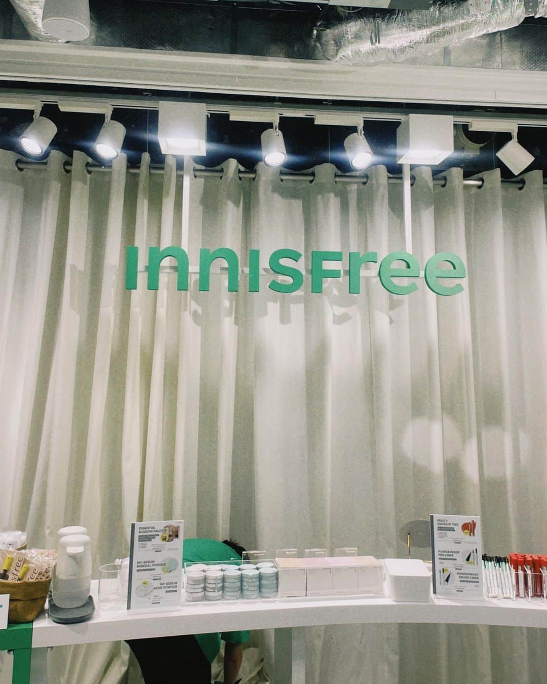 のインスタグラム：「. innisfree POPUP 🌱 @innisfreejapan  . #innisfree #popup #cosmetics  #イニスフリー #イニスフリー表参道  #イニスフリー表参道popup #表参道」