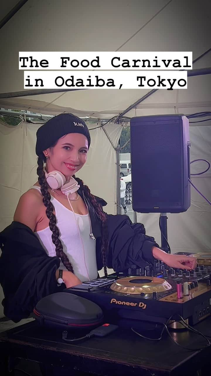 DJ Cellyのインスタグラム：「ageHa THE FESTIVAL 2023と同時開催していたフードカーニバルでDJでした🎧✌🏻 2日とも雨だったけど、楽しんでくれてたみんなありがと🫶❤️‍🔥😍  #dj #dj動画 #djing #odaiba #agehafestival #お台場 #おさげ #三つ編み」