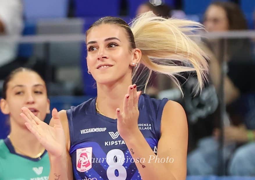 アレッシア・オッロのインスタグラム：「Grandi sorrisi per questo inizio di campionato! ✨🔹」