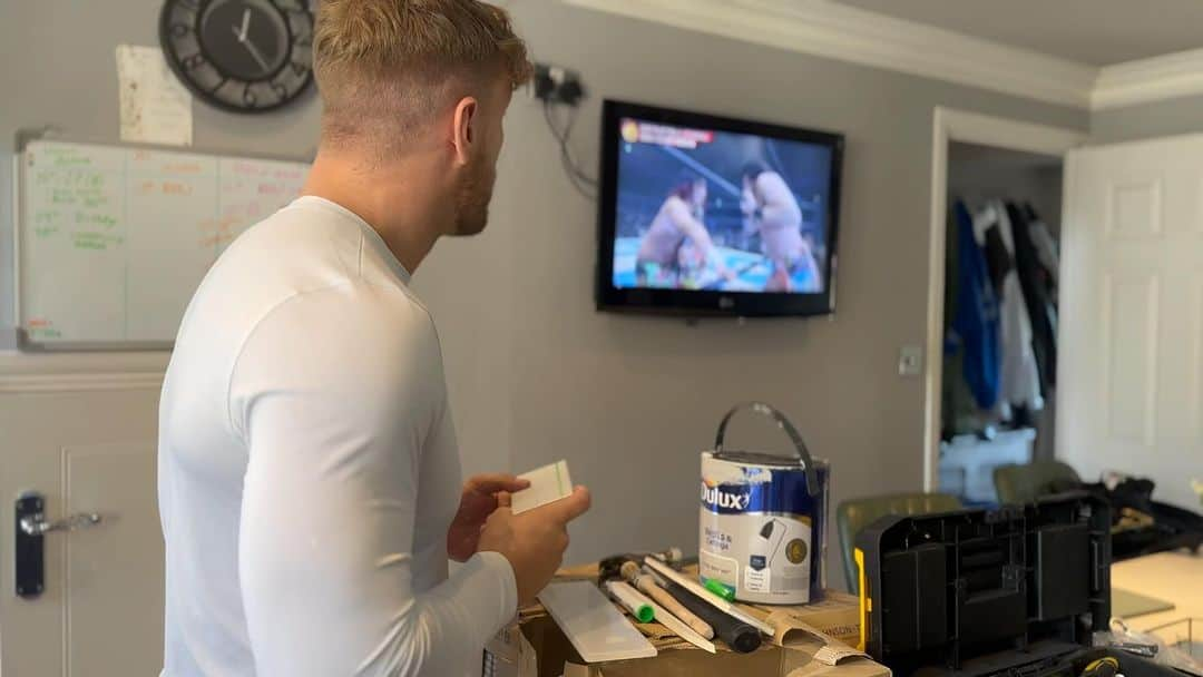 ウィル・オスプレイのインスタグラム：「Whilst I’m sorting out my new kitchen with the mrs. I had #njdest on in the background watching @speedballbailey fail to capture the title I’ve held 3 times.  While I’m looking forward to returning to @impactwrestling in Chicago. Mike may be good, I’m just better.」