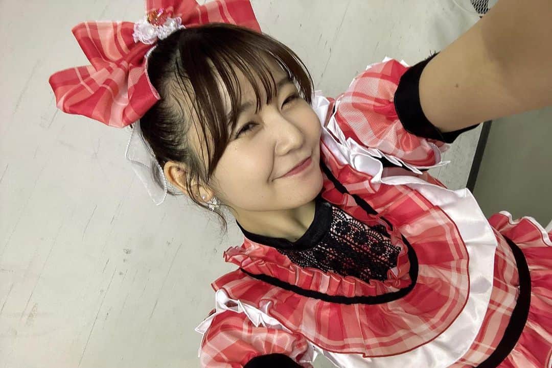 上村亜柚香さんのインスタグラム写真 - (上村亜柚香Instagram)「.  新衣装かわいい！❤️‍🔥 デカリボンかわいい！❤️‍🔥 初めて見た時デカすぎて衝撃だったけど！笑」10月9日 21時23分 - kamimuraayuka
