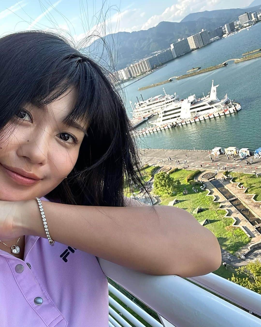 秋吉織栄（宮内かれん）さんのインスタグラム写真 - (秋吉織栄（宮内かれん）Instagram)「ご機嫌いかが？？  先日初めての琵琶湖へ☺️ ゴルフ合宿🏌️‍♀️  この夏はゴルフばっかりだった笑 海やプールは一切行かず… でも相変わらず『サーフィンやってる？』と聞かれる😂  来年はゴルフは3分の1にして 海やプールにいく！！  ゴルフ好きだと思われがちだけど 元々は泳ぐ方が好き❣️❣️  この日の琵琶湖はお祭り？フェス？ かなり琵琶湖まわりが盛り上がってた笑  #琵琶湖 #滋賀  #selfie #photooftheday #japan #beautifulflower  #trip #travel #trending」10月9日 21時27分 - orie.oliiiiie.olivia