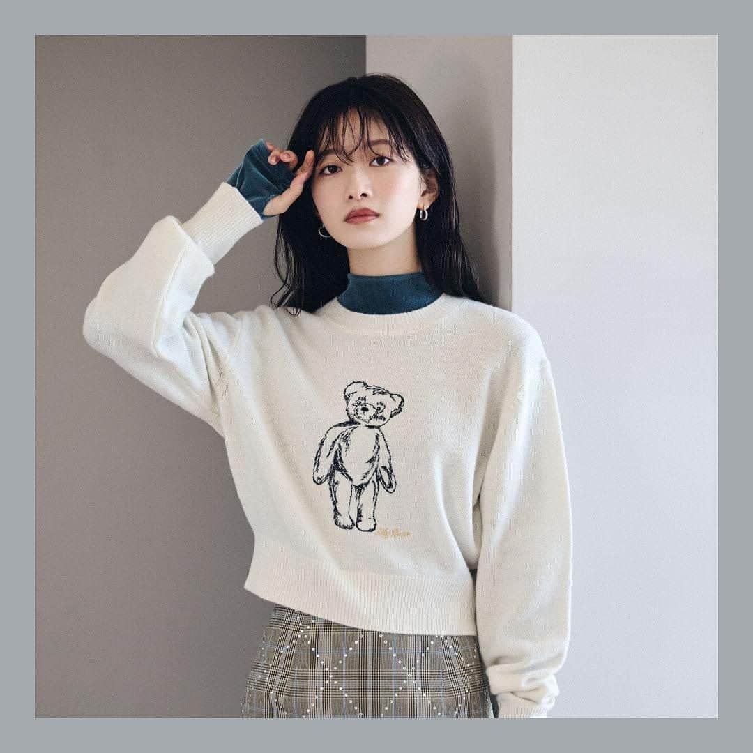 のインスタグラム：「.  - PRE ORDER -  "GRACE GALA" 煌びやかで勢いのあるパーティムードに気品を纏わせ、 洗練された装いへと昇華させた今シーズン。 クラス感のある高揚感と旬なルックを提案する '23 Winter Collection  【10/5 thu 12:00- 】 モデル・小室安未が纏う 冬の最新LOOK BOOKの 先行予約がオンラインにてスタート!!  ■先行予約会開催サイト LILY BROWNオフィシャルオンラインストア MASH STORE（公式アプリ） USAGI ONLINE ZOZO TOWN Rakuten Fashion  #lilybrown #リリーブラウン #vintage #vintagefeature #先行予約  #冬 #Winter」