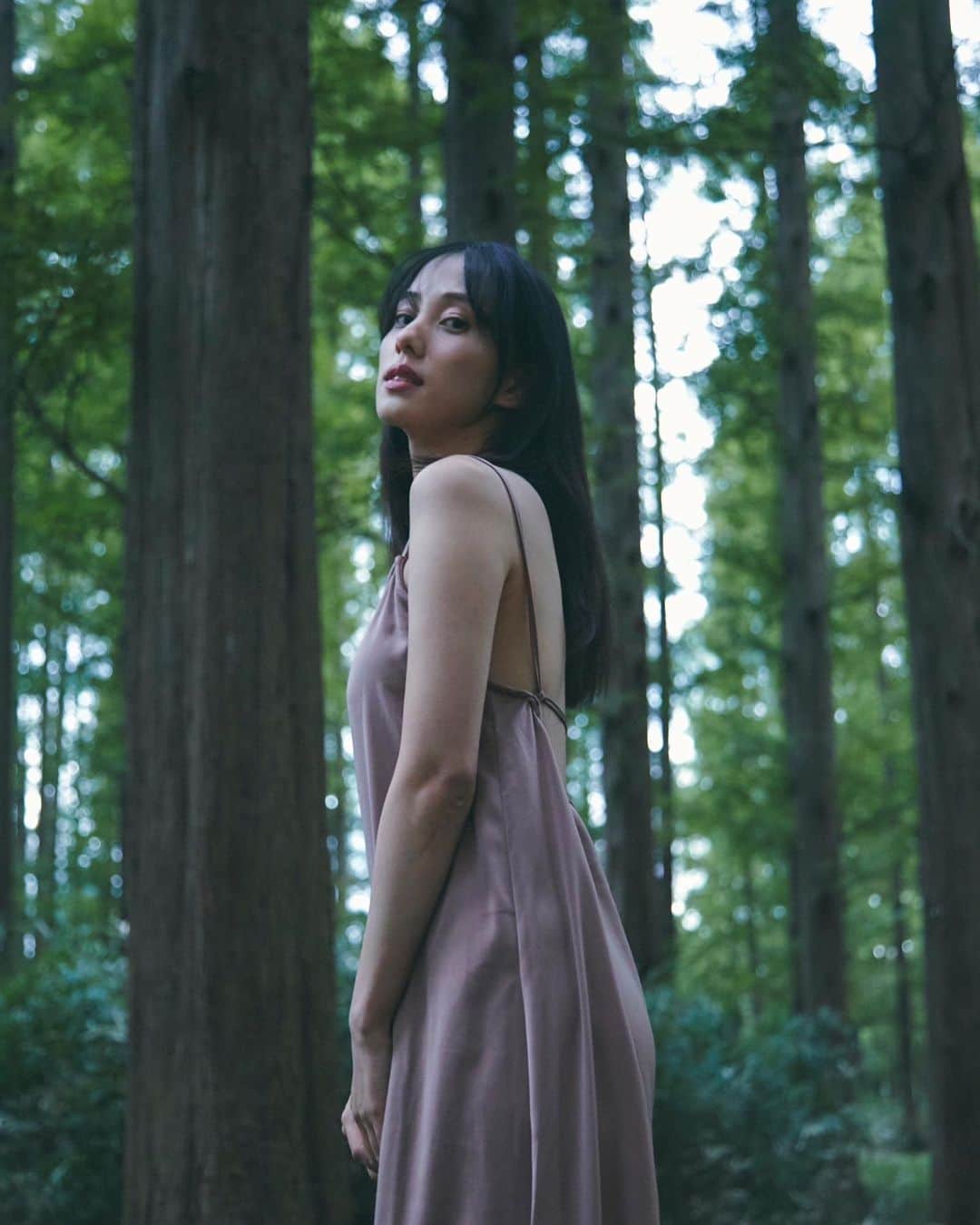 のインスタグラム：「🌲🌲🌲  photo @otsubo_photo_m  hairmake @ali_haluca   #photography #撮影#作品撮り」