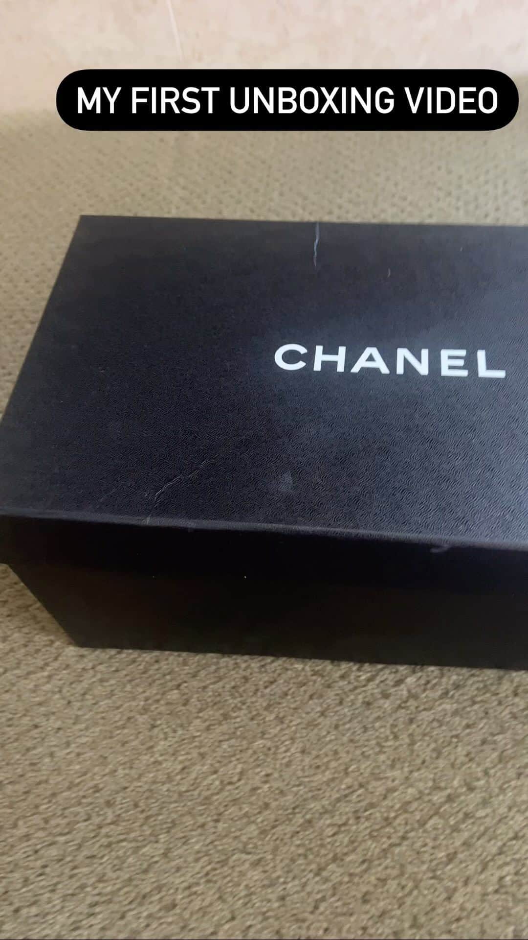 ヘザー・マクドナルドのインスタグラム：「#luxury #chanel #juicyscoop #gucci #balenciaga #ysl #comedy #louisvuitton #shoes link in bio to purchase」