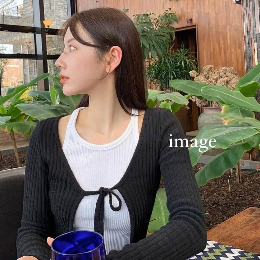 古賀美紀のインスタグラム：「※バングカット、バングカット顔まわり単品メニューは DMからのご予約になります✂︎  希望のお日にち時間帯、フルネーム、お電話番号記入📝  10日(火)13日(金) スムーズにご案内できます♡  14日(土) 12:30/14:30/16:00 （17:30ケアカラーのみ）  15日(日) 11:30/12:30 16:00/16:30/17:00 （17:30ケアカラーのみ）  17日(火) 12:30/14:00/14:30 15:00/16:30/18:00 （18:30ケアカラーのみ）  18日(水) 13:30/14:00/14:30 15:30/16:30  20日(金) 11:30/12:00/13:00 13:30/14:00/15:30/16:00  ----------------------------------------- 　※ご予約するお客様へ※ 前日の夜 "21:00"以降の前日キャンセルは お控えください🥲 当日の日にち変更、二重予約は、お控えください🙇‍♂️ 無断キャンセルした方は （次回shima全店舗含めご来店時に30%キャンセル代頂きます） ご連絡の無しの15分遅れの場合30%キャンセル料頂きますので、 遅れそうな場合は、お店にご連絡お待ちしてます🥺 仕事中Dm'は気付きませんので🙇 ------------------------------------------  #韓国ヘア　#淡色女子 　#韓国インテリア」
