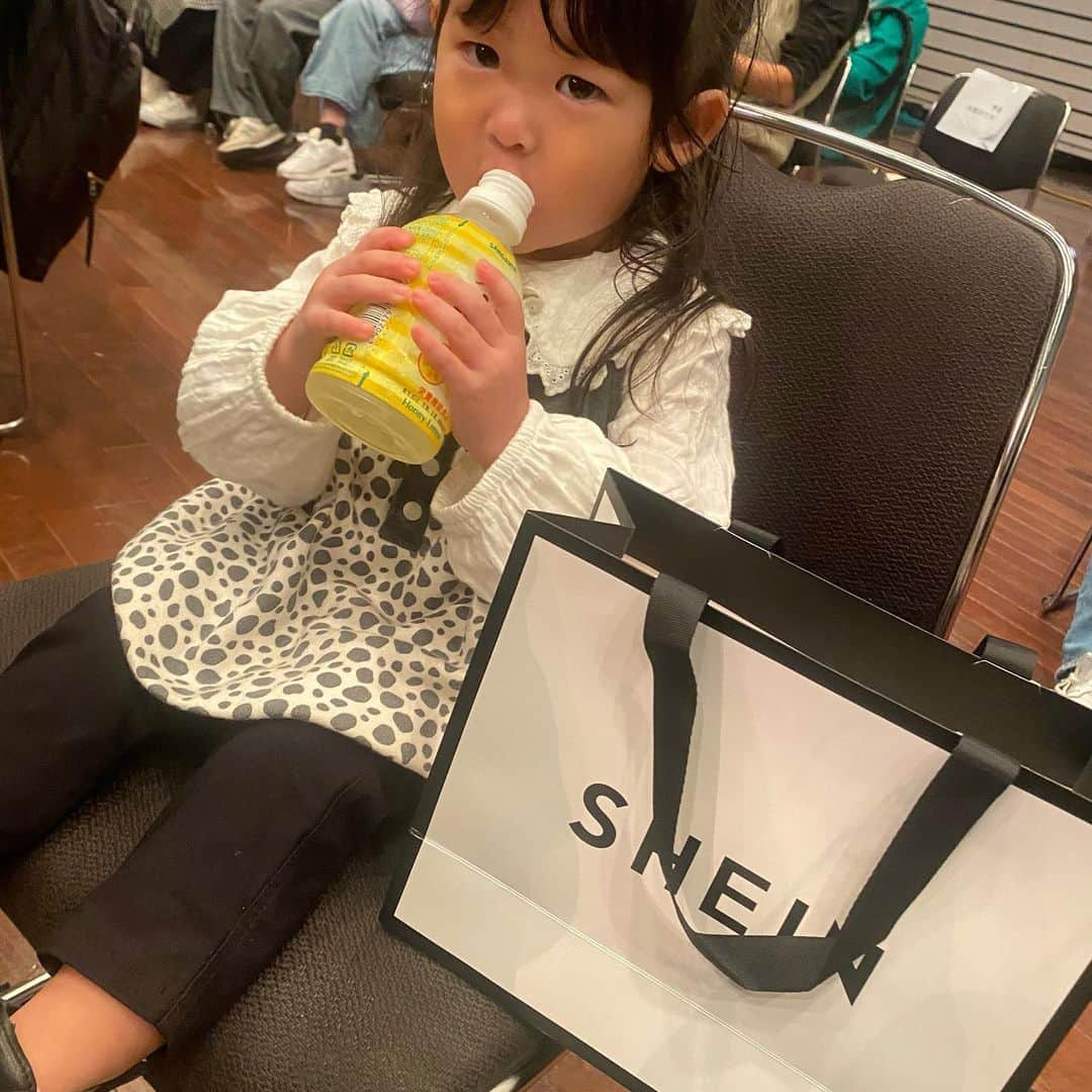 LINAさんのインスタグラム写真 - (LINAInstagram)「SHEINxToday‘s Woman🌹 親子でお世話になってる @shein_japan をつかったリンクコーデ🐩 ゲストも豪華で楽しかった♡クーポン載せてるからチェックしてね✅  👩158cm SHEIN VCAY ダルメシアンプリント ミディスカート ブラック＆ホワイト Mサイズ SKU: swskirt00200108123  👧83cm ベビー ミニマリスト レースアップフロント 用 アウトドア ブーツ SKU: sa2306211914392114 14cm  クーポンコード コード名：TW23 有効期限：2023年10月30日（日）まで 割引率：0〜 5,999円（税込）15%OFF、6,000円（税込）〜 20%OFF  #SHEIN #リンクコーデ  #SHEINforall #ダルメシアンコーデ  #親子コーディネート #todayswoman  #besheinモデル　#sheinクーポン」10月9日 21時40分 - rinatea0519