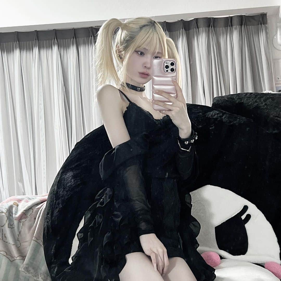 謝花南のインスタグラム：「🎵🖤」