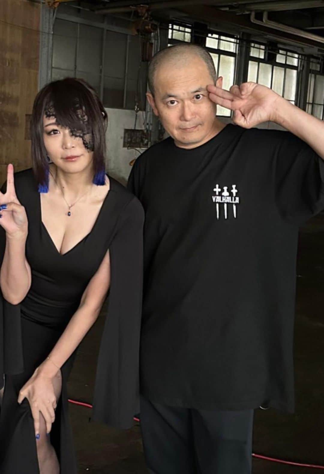 小野さゆりのインスタグラム：「グランマサラー役主演×監督の宮沢天さん✨  以前ラジオ出演させていただいたんですが、演技むちゃうまだけでなく進行や立ち回り気遣いトークのうまさやら素晴らしいの✨  今回の映画、そんな天さんだから沢山の方々が集まった作品だと思いました✨ 完成楽しみ✨  それにしてもスキンヘッド率高い現場だた」