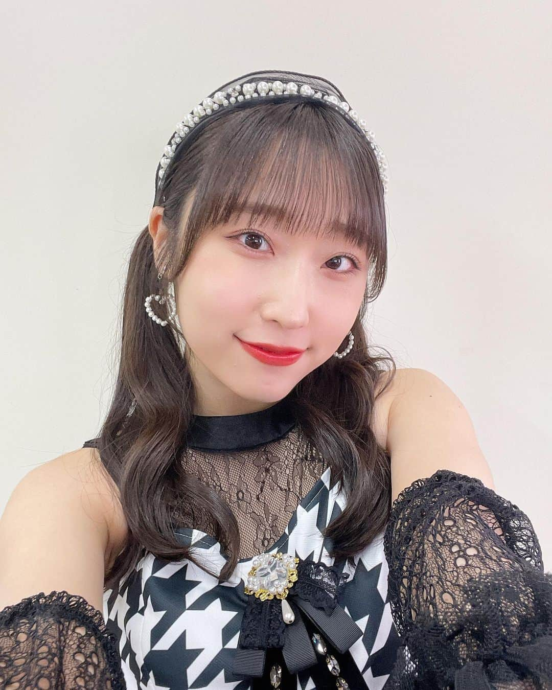 段原瑠々のインスタグラム：「🎀  Juice=Juice 10th Anniversary Concert Tour 2023 ～Juicetory～  名古屋市公会堂ありがとうございました！！  今日も最高に楽しかったぁぁ    ツインテールの子たちの写真👧🏻    #juicejuice #Juicetory #名古屋 #ツインテール #井上玲音 ちゃん #遠藤彩加里 ちゃん #段原瑠々」