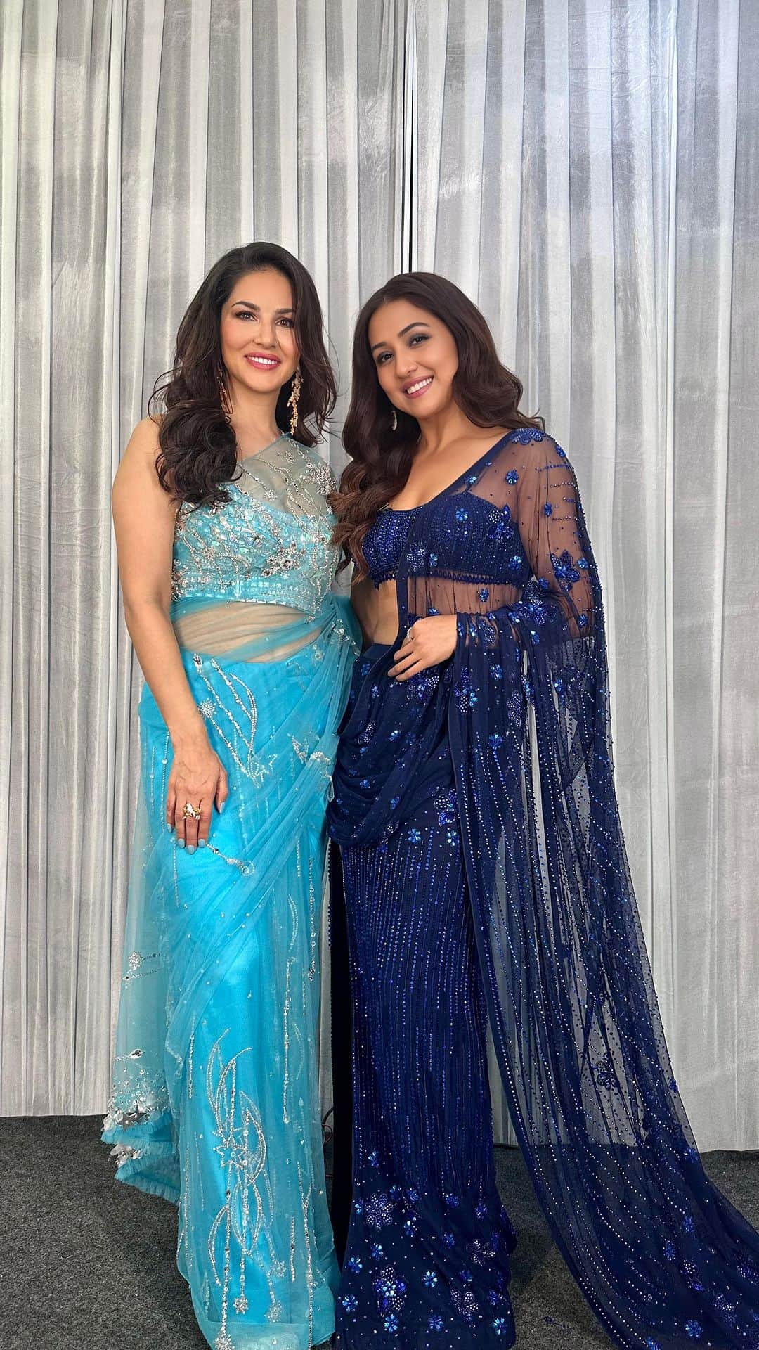 サニー・レオーネのインスタグラム：「@madhuridixitnene Mam #MeraPiyaGharAaya2.0 is a tribute to you 🙌 You are our Idol and we learn so much from you. Each song you have performed has been a visual treat and a lesson for us. Thank you for supporting #MeraPiyaGharAaya2.0 🙏🏼  Anu ji what you created is a Masterpiece! Since childhood this song has been my jam. I am so happy to be a part of the track with a Gen Z appeal. Thank you @anumalikmusic ji for you blessings for 2.0 version .   Brilliantly composed and written by @musicenbee 👏👏  @sunnyleone your energy is Infectious and you look stunning in the video 😍   Loved singing Mera Piya Ghar Aaya 2.0. Can’t believe this song is out there in my voice too now.   Thank you for this wonderful opportunity @anuragbedii @vijayganguly @zeemusiccompany ❤️  #MayaGovind #AnuMalik」