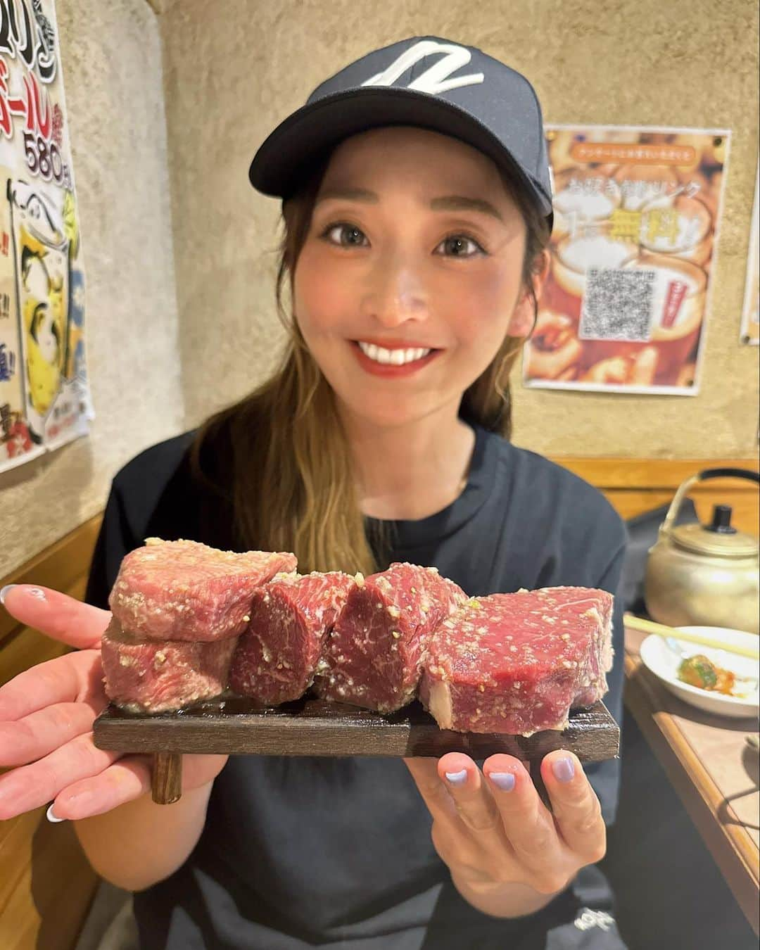 長崎望未のインスタグラム：「.  いつもは内神田店の焼肉ここから  この間は沖縄松山店の焼肉ここから  最近は赤坂の焼肉ここから  え〜、気付いたらここからの お肉ばっかり食べてまする😂🤤❤  内神田店にいる沖田さんから @qoonins_okita  赤坂にもお店あるでって聞いて  ここから好きは行かなければと思って 行ってきました🤤笑  赤坂店、夜遅くまでやってて ありがたい🫶🏻☺️  おかげでこの やかんマッコリさん 私専用になりました😂🤍笑  誰か月一くらいで 焼肉ここから会しましょ〜😂👌🏻  #焼肉ここから #マッコリ #焼肉にはマッコリ派  #マッコリだけめちゃ飲めます笑 #最近〇〇会作ろうかと企んでまする🍻笑」