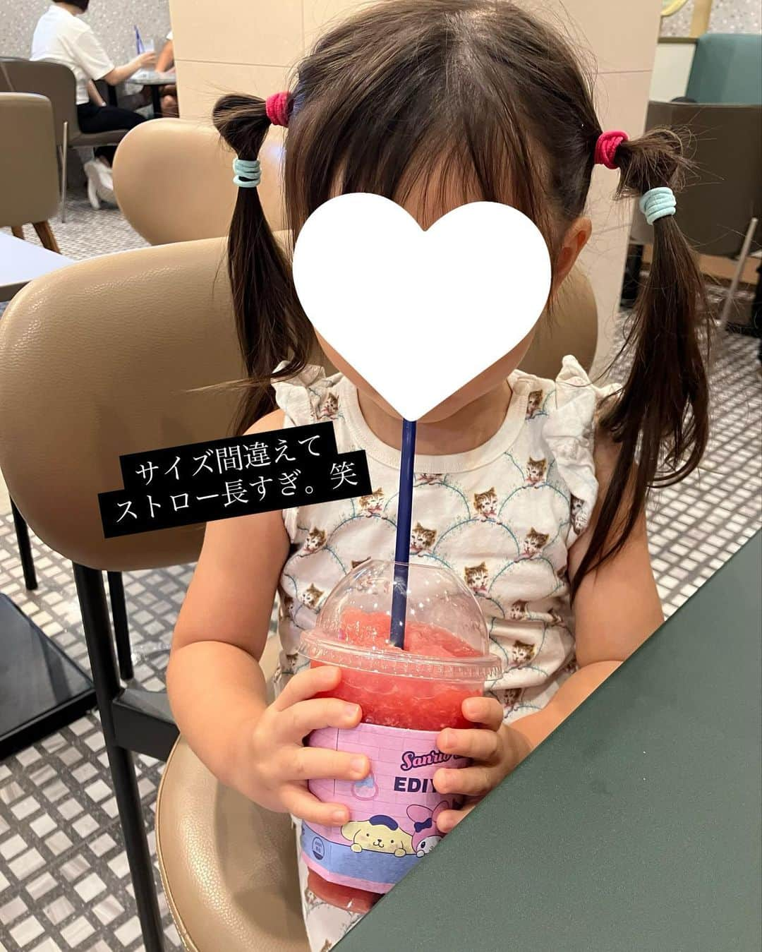 染矢すみれさんのインスタグラム写真 - (染矢すみれInstagram)「【子連れ韓国🇰🇷✈️】  情報が少なくて不安だったけど 意外と楽しめた子連れ韓国旅行🇰🇷 (8月のことですが…🌻)  みなさん子どもにとても優しくて 娘に話しかけてくれるのはもちろん エレベーターとか屋台で3回も！！！ 突然ジュースをもらってびっくり😳🥤  これまで1人旅、友人や夫と一緒に 10回ほど訪れた韓国ですが 子連れだとまた違った旅になって新鮮でした🌏  激辛好きを抑えたお店選びになったけど 子連れでもいけた美味しいごはん屋さんです👇  殴り撮りですが📷🙏  【明洞エリア】 ✔️ユガネ　②枚目  (辛いタッカルビと味噌炒めのハーフ有り)  ✔️黄金牧場  ③ (正直…サムギョプサルはどこでも安くて美味しい🤫)  ✔️ピョンアリキムパッ　④  (朝食に◎ひよこのキンパ屋さん🐣)  【東大門エリア】 ✔️チンハルメタッカンマリ　⑤  (時間ずらして行くべし)  ✔️キョチョンチキン　⑥  (フライドチキンはここが1番好き)  【南大門エリア】 ✔️巨済食堂  ⑦⑧ (カルグクス横丁のIKKOさんが目印)  かなりの頻度でカフェ休憩挟んだけど EDIYA COFFEEが1番行った☕️ ⑨  屋台は結構いけた🫶　⑩  参考になれば☺️  #子連れ旅行 #子連れ韓国 #子連れ韓国旅行 #ユガネ #黄金牧場 #明洞キンパ #チンハルメタッカンマリ #タッカンマリ横丁 #キョチョンチキン #カルグクス横丁#巨済食堂 #ediyacoffee」10月9日 21時48分 - someya_sumire